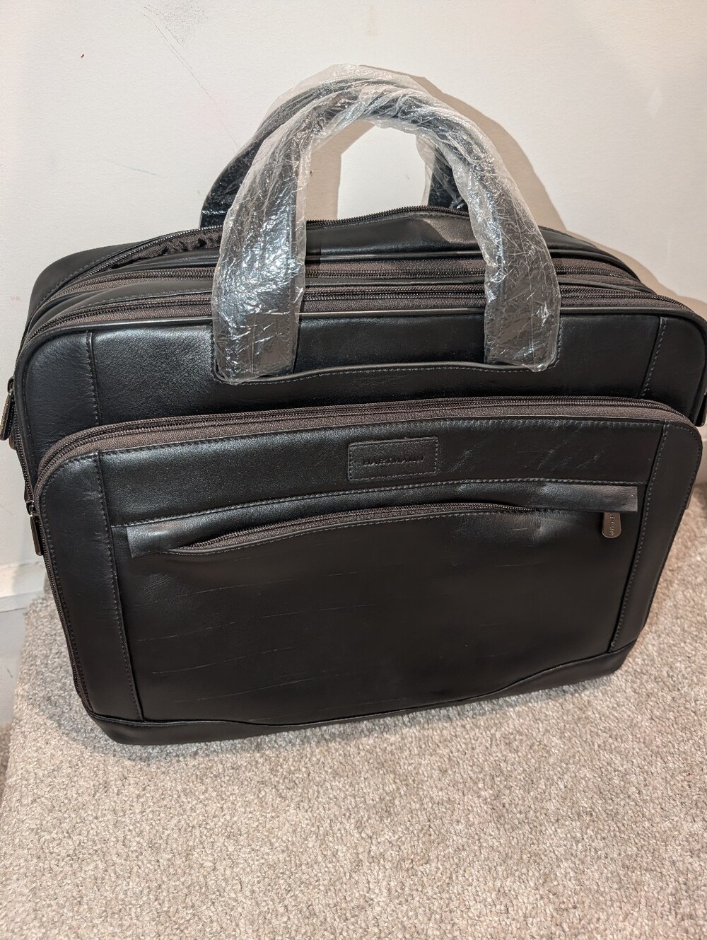 Hartmann Black Leather Expandable Messenger Briefcase Business Shoulder Bag